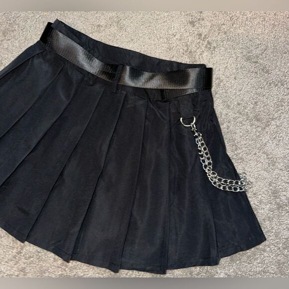 Dolls Kill Horoscopez Black Pleated Mini Skirt Chain‎ Embellishment Goth Emo M - Picture 7 of 10